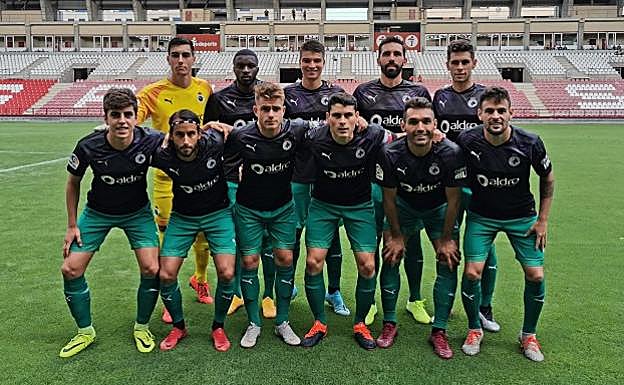 Once racinguista que ha saltado al césped al inicio del partido ante la UD Logroñés