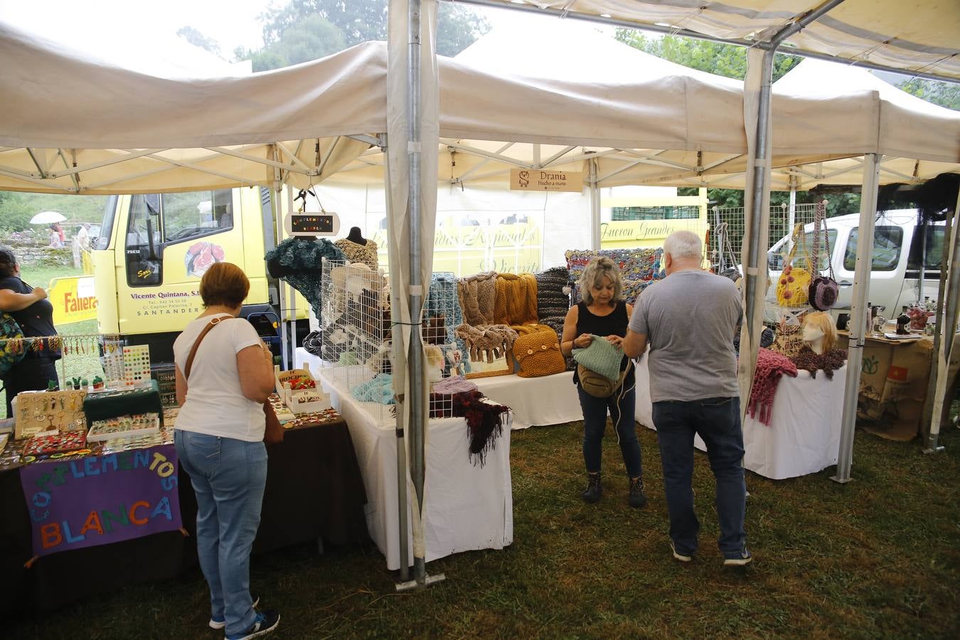 La lluvia, que se convirtió ayer en protagonista de la jornada festiva en Anievas, no logró deslucir los actos centrales de la cuarta edición de Un pueblo de leyendas, la Fiesta de Interés Turístico Regional que un año más convirtió a Barriopalacio en el epicentro de la mitología cántabra.