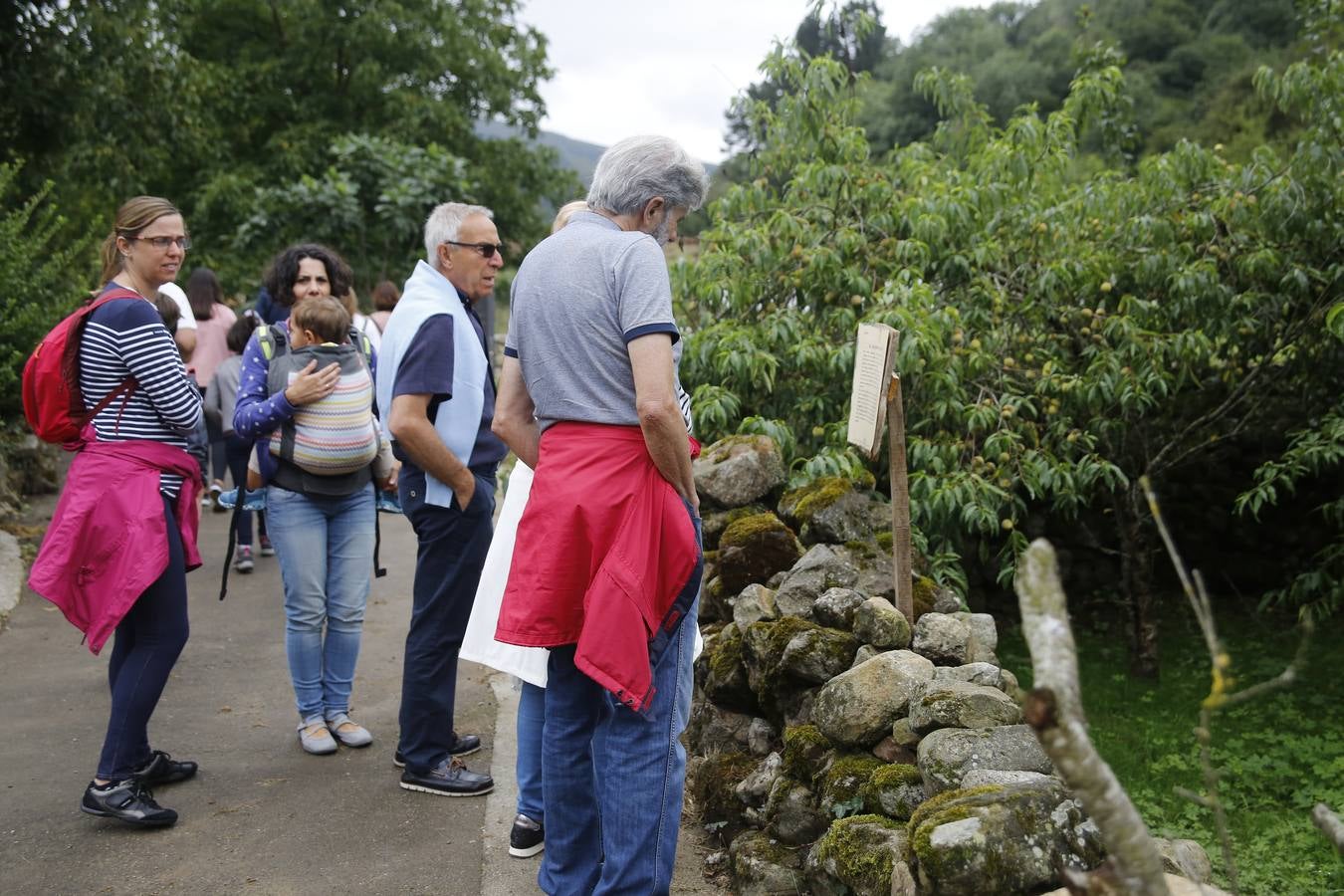 La lluvia, que se convirtió ayer en protagonista de la jornada festiva en Anievas, no logró deslucir los actos centrales de la cuarta edición de Un pueblo de leyendas, la Fiesta de Interés Turístico Regional que un año más convirtió a Barriopalacio en el epicentro de la mitología cántabra.