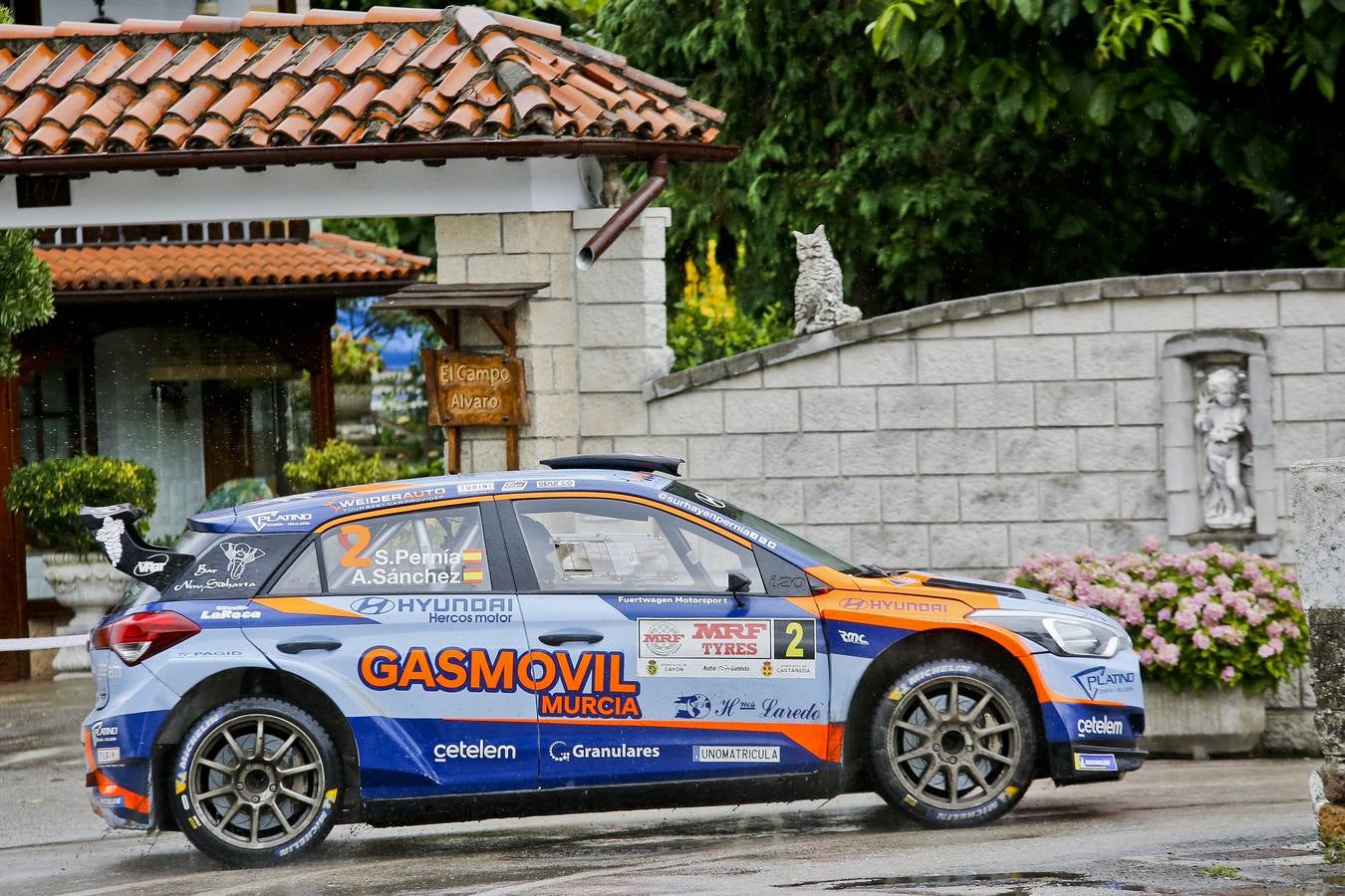 Dani Sordo y Carlos del Barrio se adjudicaron ayer la décimo tercera edición del Rally Cristian López, tercera cita puntuable para el Campeonato de Cantabria de Rallies.