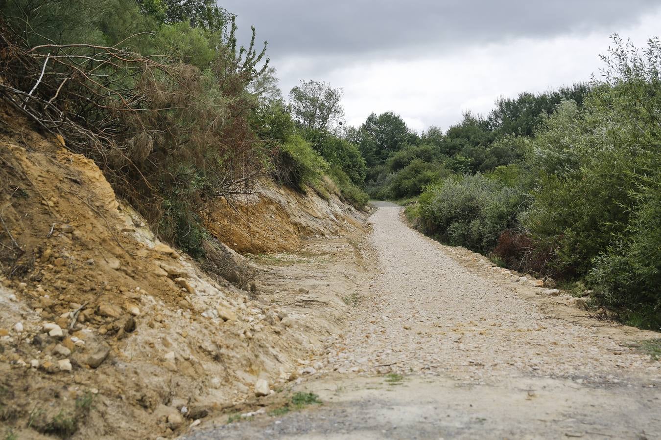 El camino ha sido reparado porque solía inundarse cuando el embalse alcanza el máximo de su capacidad.