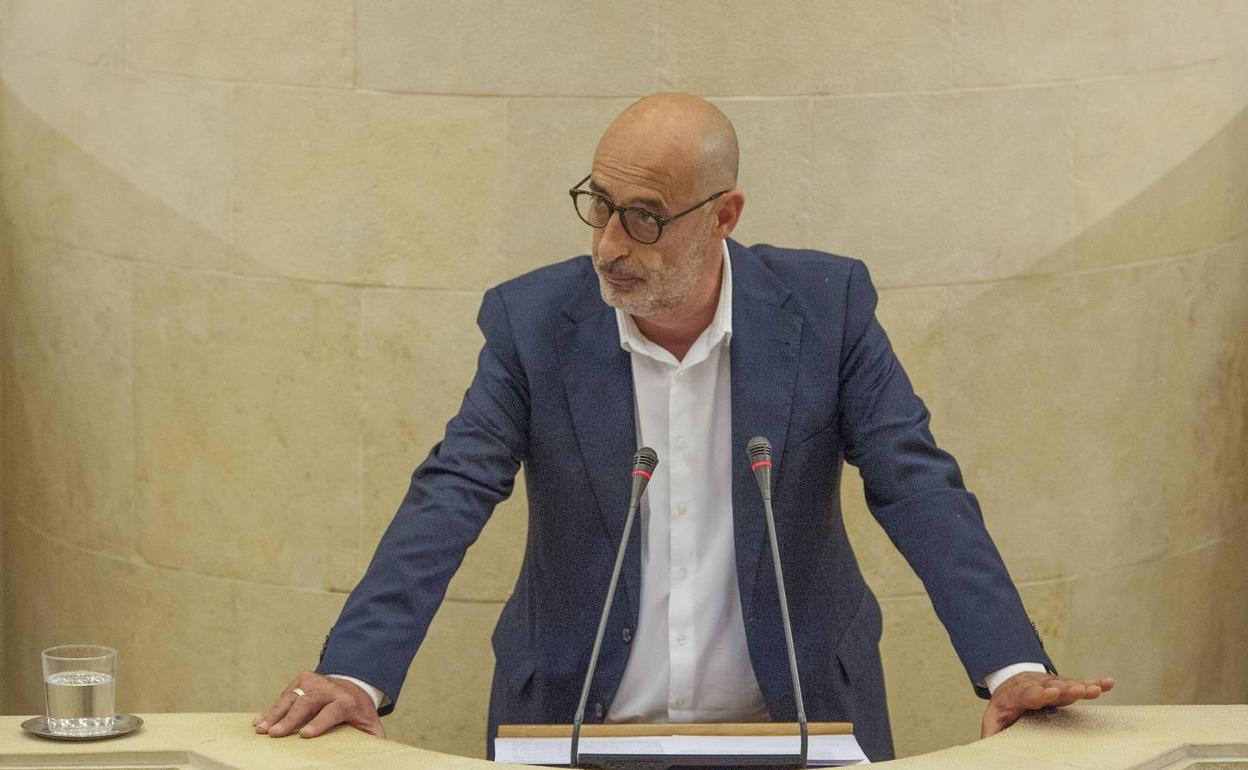 Álvarez advierte sobre la paralización de inversiones por el aumento de deuda en Cantabria