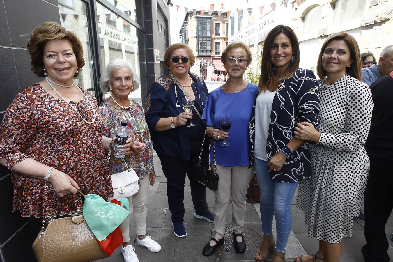 Pilar Bolado, Georgina Font, Nieves Bolado, Angelita Alegría, Olga Quintanilla y Yolanda Bartolomé.