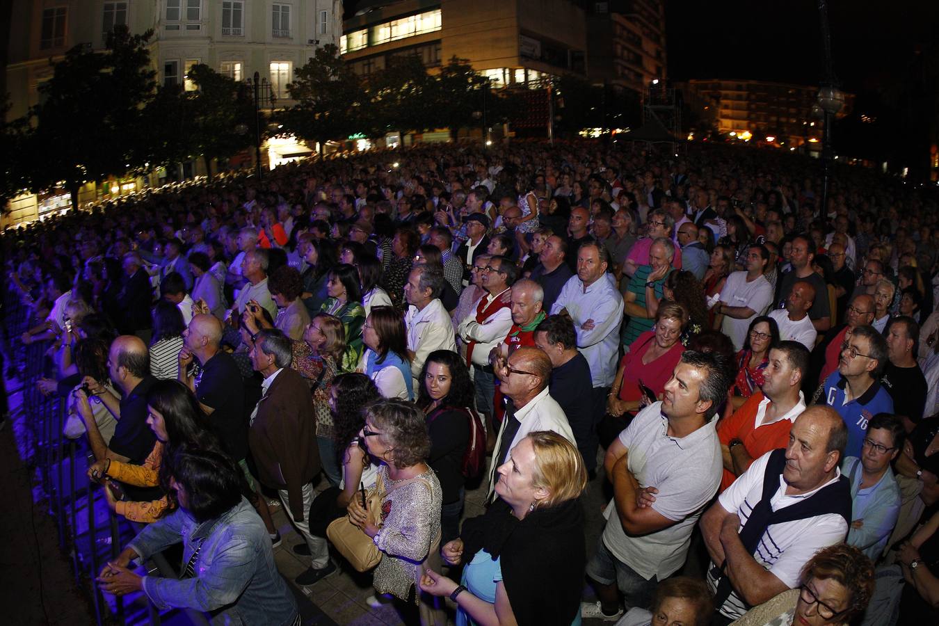 Víctor Manuel, durante la actuación del jueves en Torrelavega.