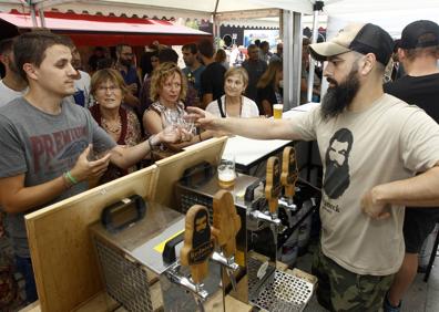 Imagen secundaria 1 - Cerveza para brindar por la Patrona