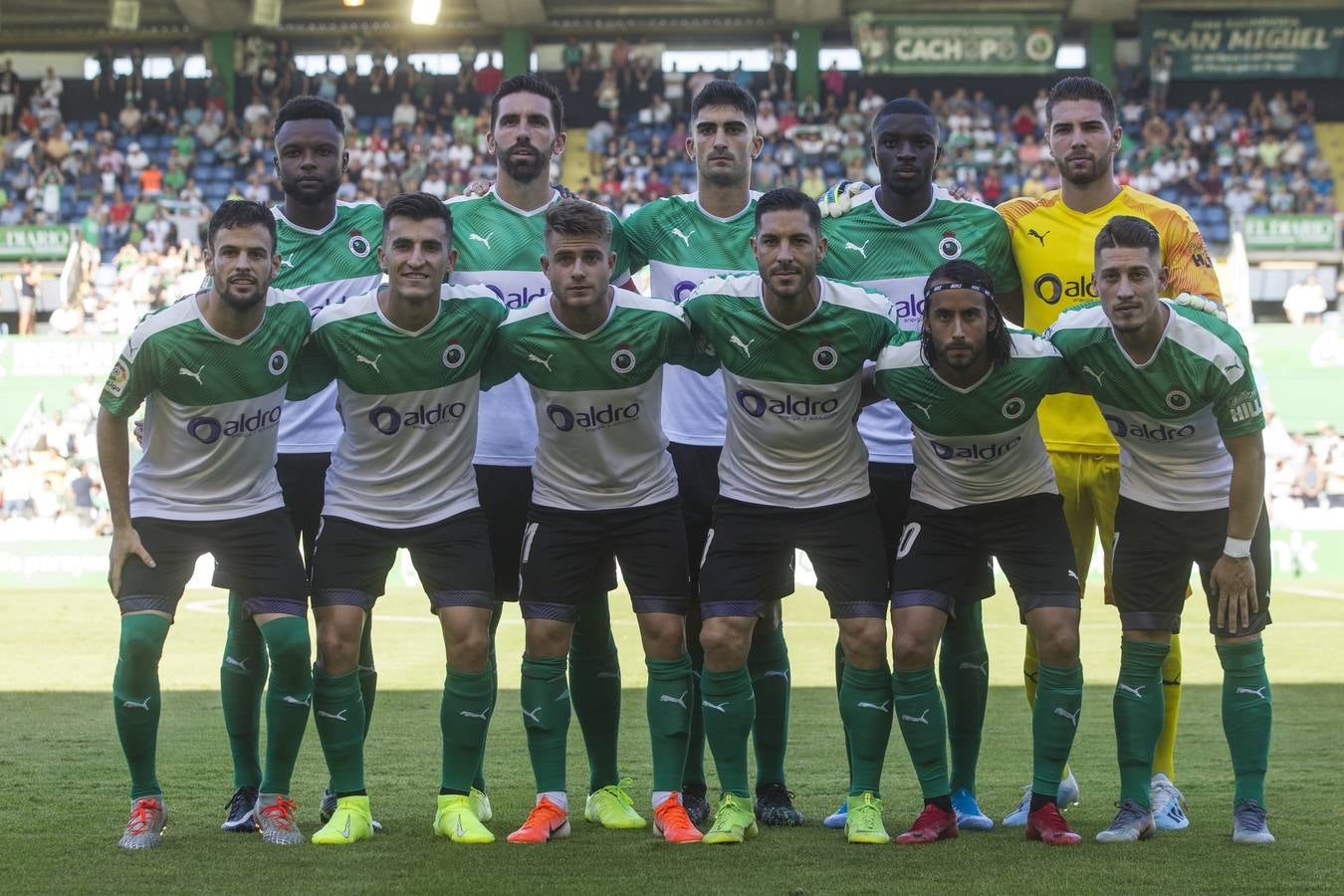 El Racing no ejecuta a un Málaga moribundo y cae derrotado con un gol en el minuto 84 