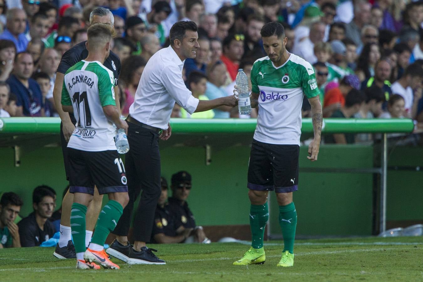 El Racing no ejecuta a un Málaga moribundo y cae derrotado con un gol en el minuto 84 