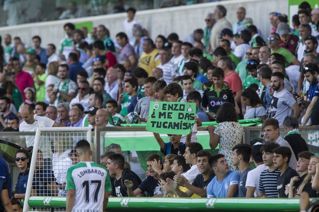 El Racing no ejecuta a un Málaga moribundo y cae derrotado con un gol en el minuto 84 