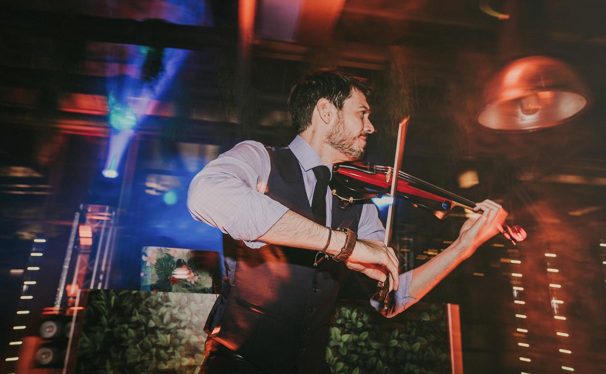 Violín en la boda de María y Jaime.