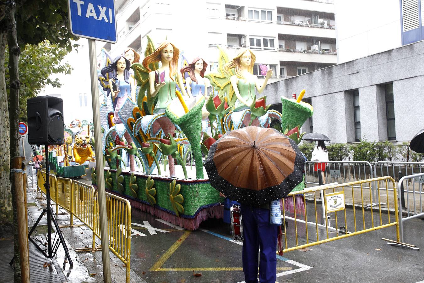 La carroza 'F2 Cíber', de Francis 2, ha ganado el concurso de la Gala Floral de Torrelavega, el emblemátio certamen que sirve como colofón a las fiestas de la Virgen Grande y que por primera vez en la historia no ha tenido desfile.