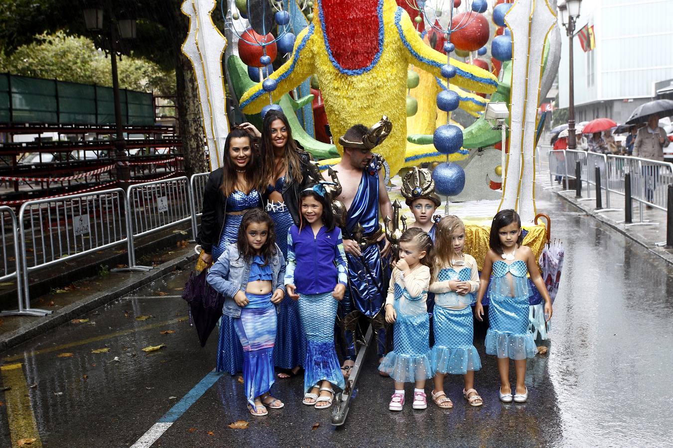 La carroza 'F2 Cíber', de Francis 2, ha ganado el concurso de la Gala Floral de Torrelavega, el emblemátio certamen que sirve como colofón a las fiestas de la Virgen Grande y que por primera vez en la historia no ha tenido desfile.