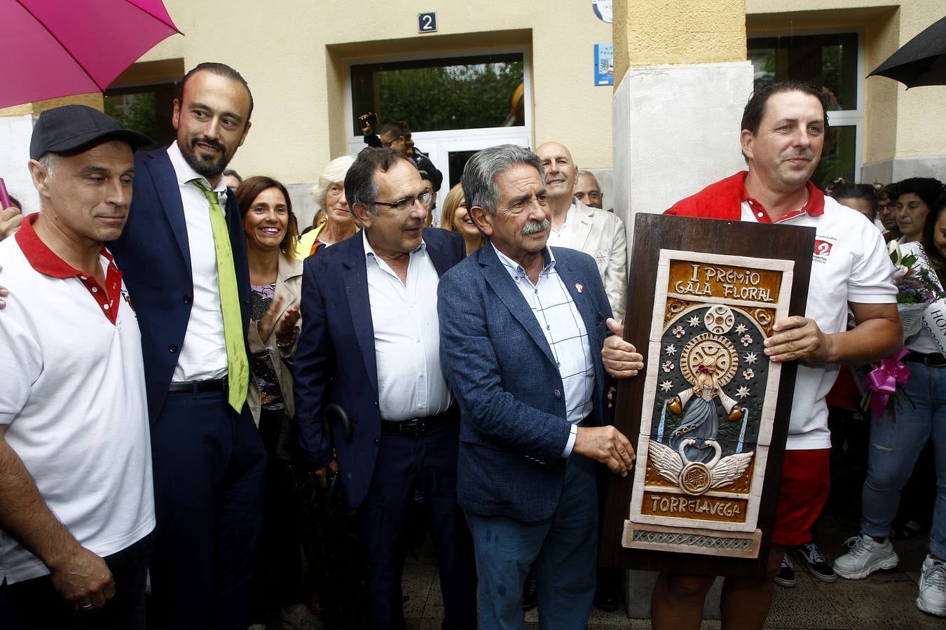 La carroza 'F2 Cíber', de Francis 2, ha ganado el concurso de la Gala Floral de Torrelavega, el emblemátio certamen que sirve como colofón a las fiestas de la Virgen Grande y que por primera vez en la historia no ha tenido desfile.