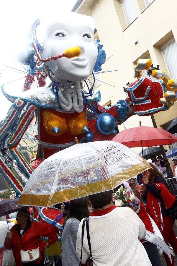 La carroza 'F2 Cíber', de Francis 2, ha ganado el concurso de la Gala Floral de Torrelavega, el emblemátio certamen que sirve como colofón a las fiestas de la Virgen Grande y que por primera vez en la historia no ha tenido desfile.