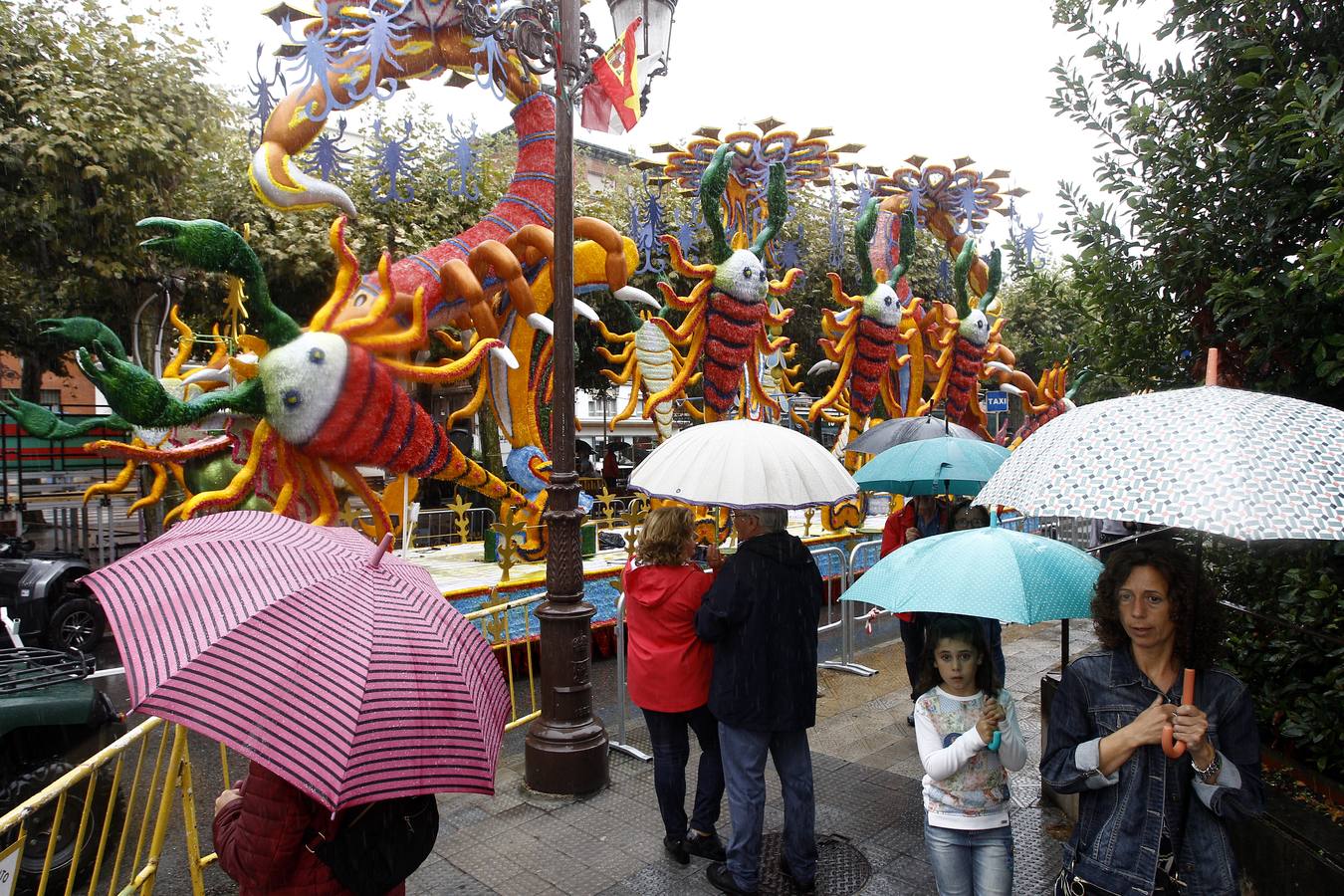 La carroza 'F2 Cíber', de Francis 2, ha ganado el concurso de la Gala Floral de Torrelavega, el emblemátio certamen que sirve como colofón a las fiestas de la Virgen Grande y que por primera vez en la historia no ha tenido desfile.