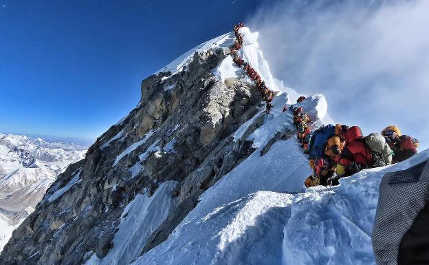 Nepal apuntala el negocio del Everest