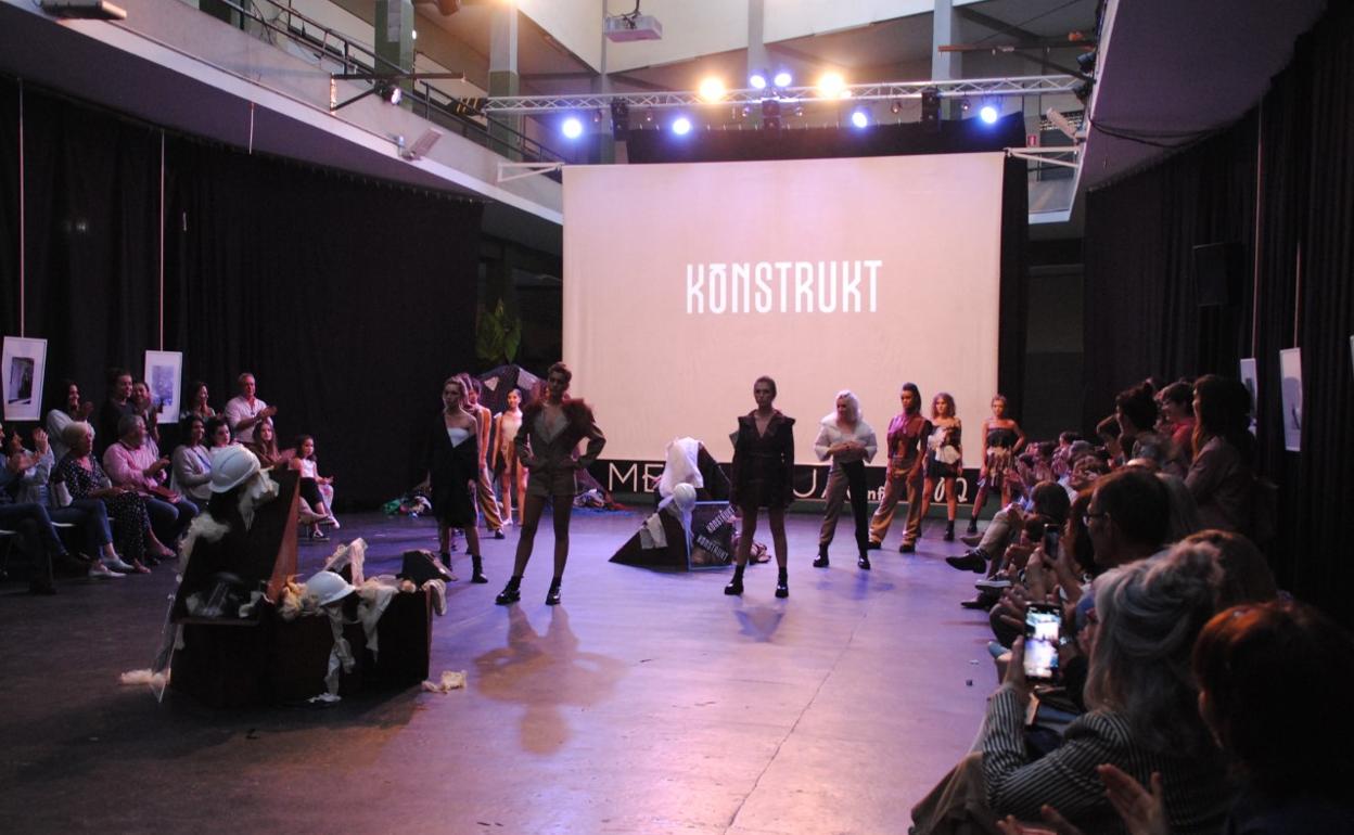 Imagen del desfile de 'Konstrukt' de Miren Enfedaque.