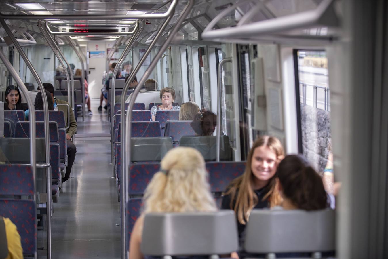 Los usuarios del servicio de Cercanías de Cantabria creen que su funcionamiento es satisfactorio, pero en cambio critican su falta de fiabilidad