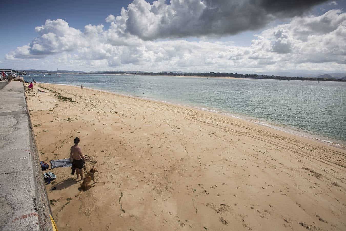 El arenal ubicado al final del promontorio de San Martín, que aparece y desaparece con las mareas, ha crecido a lo largo y a lo ancho