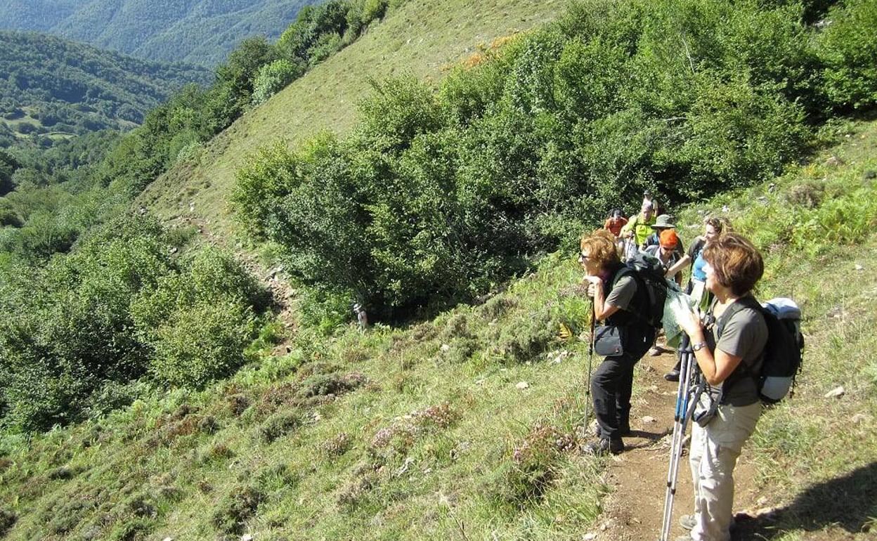 Imagen de archivo del ascenso a Valdecoro, por el Hachero.