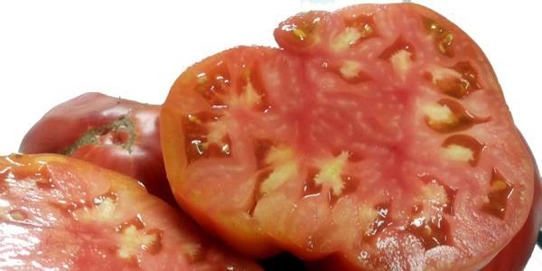 Huevo de toro del río Guadalhorce. Cultivado al aire libre, su peso unitario puede oscilar entre los 300 y los 800 gramos. Su piel es muy fina. Suave, carnoso, jugoso, ligero, fresco, con pocas pepitas, perfecto equilibrio entre dulzor y acidez.