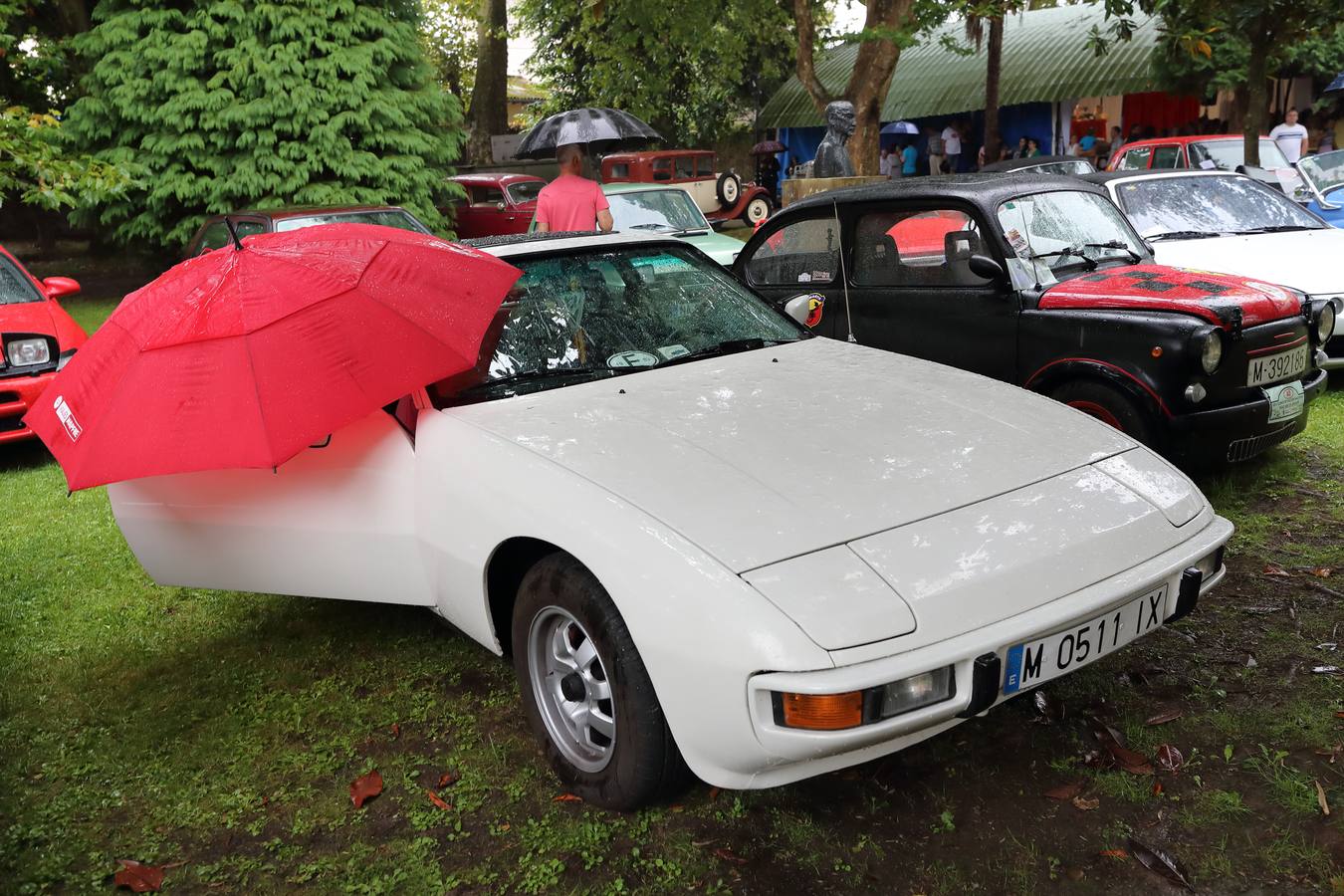 Más de un centenar de vehículos se congrega en la tercera concentración de estos coches que organiza el Club Villa de Cabezón