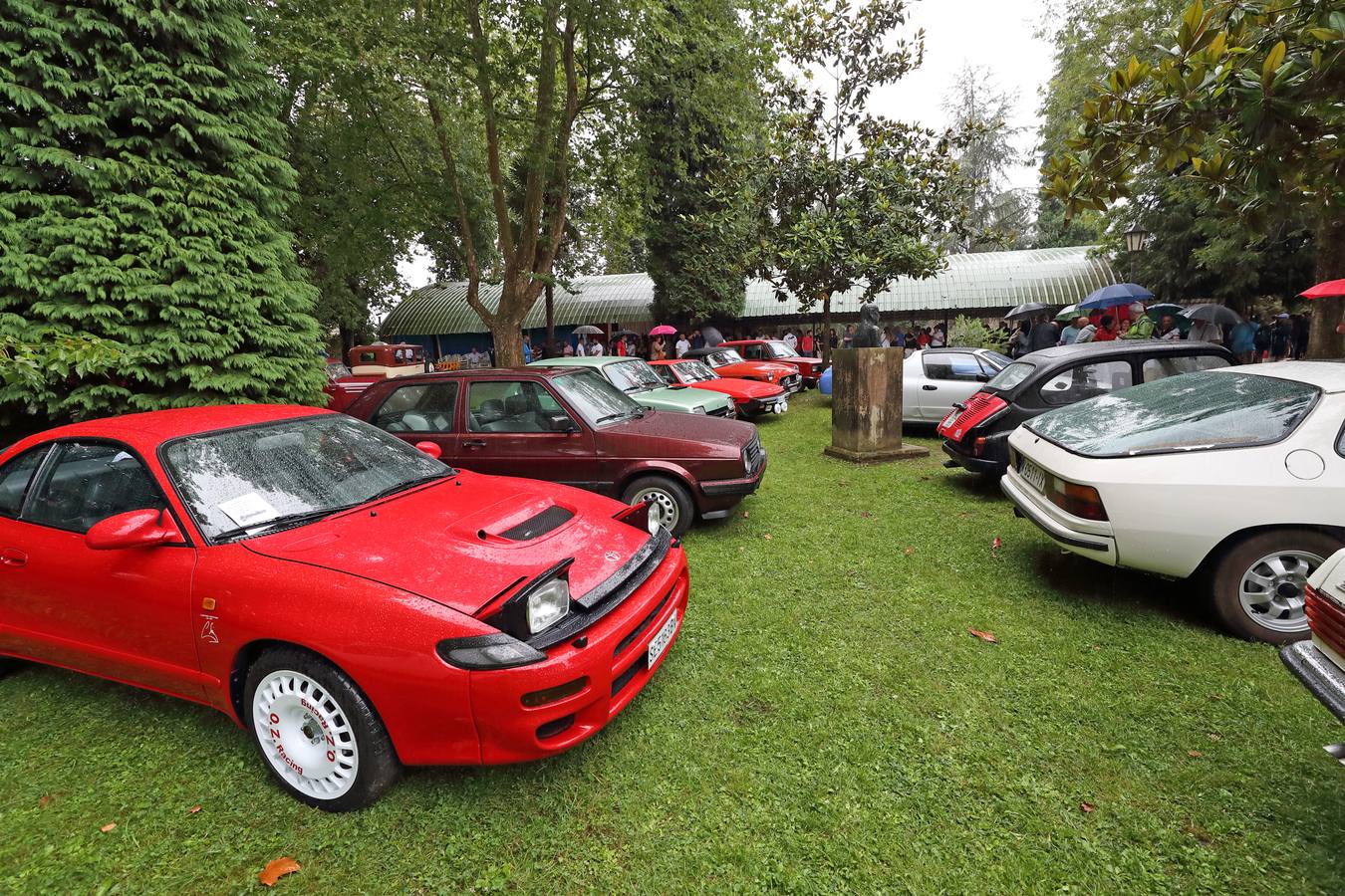 Más de un centenar de vehículos se congrega en la tercera concentración de estos coches que organiza el Club Villa de Cabezón