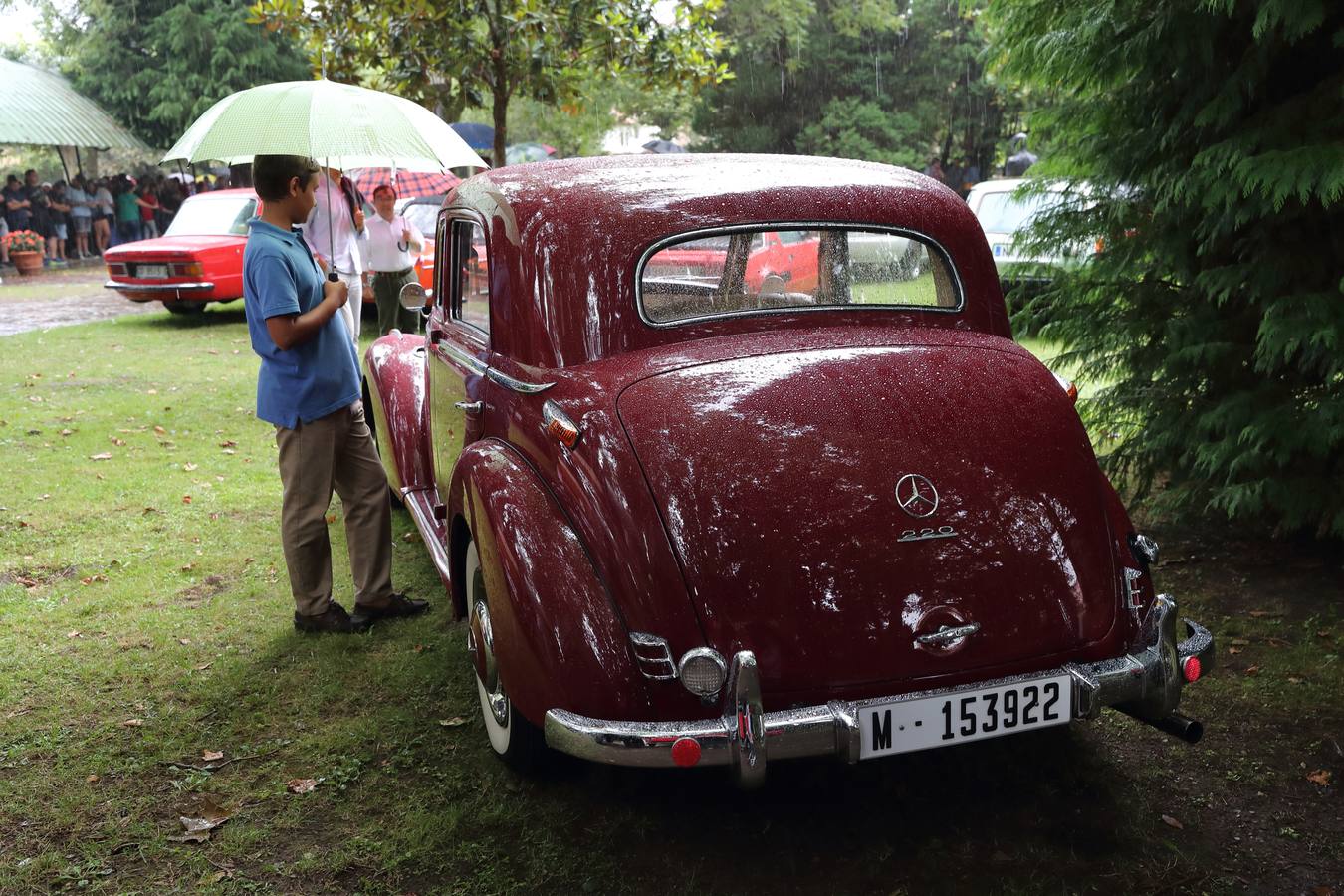 Más de un centenar de vehículos se congrega en la tercera concentración de estos coches que organiza el Club Villa de Cabezón