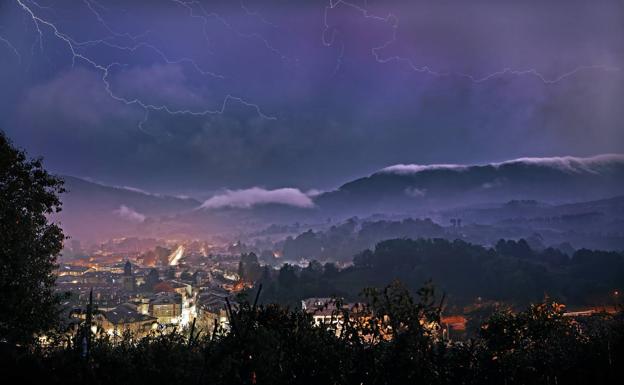 Imagen de la tormenta del domingo en Cabezón de la Sal.