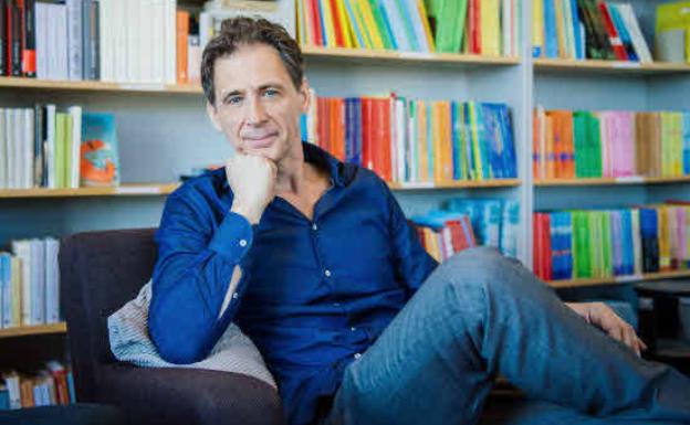 El escritor y periodista David Lagercrantz en su casa de Estocolmo 