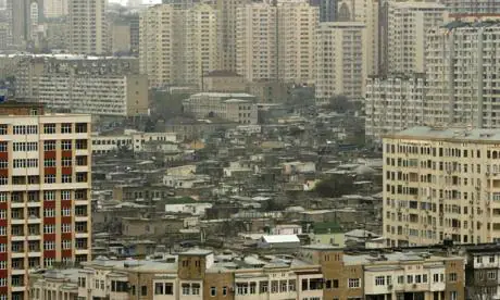 Imagen - Contraste de edificios en Bakú. / Reuters