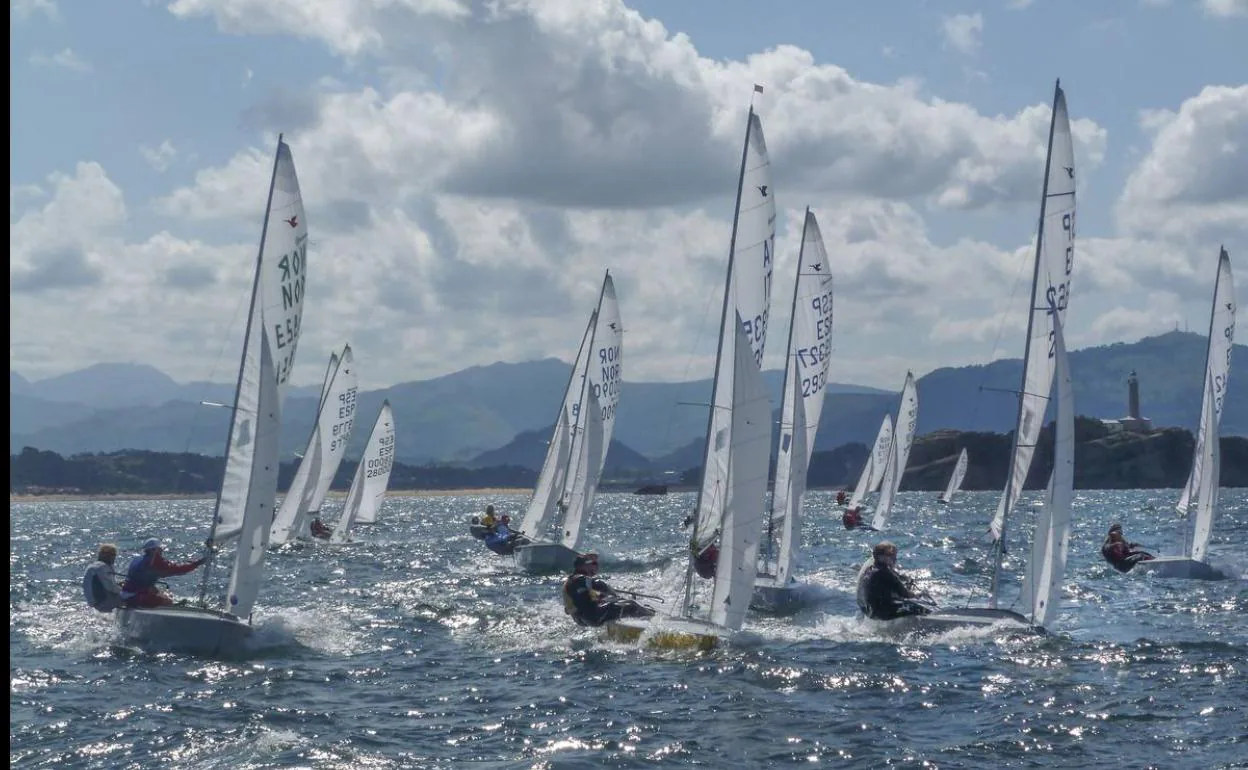 Campeonato de la clase Snipe en una edición anterior de la Semana Internacional de Vela de Santander.