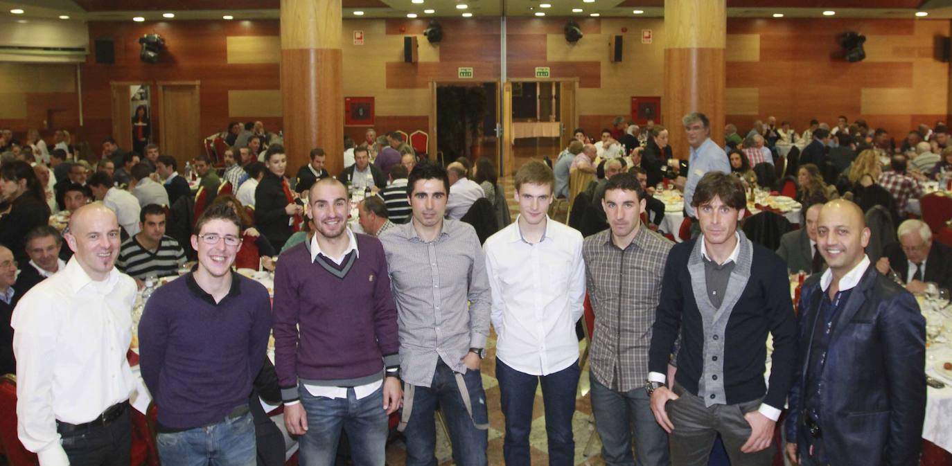 Constantino Zaballa, Angel Madrazo, Juanjo Cobo, Francisco Ventoso, Mario González, David de la Fuente, Iván Gutiérrez y Josean Fernández Matxín en la Gala del Deporte Cántabro de 2011.