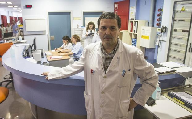 Rafael Tejido, en una fotografía de archivo, en el Hospital Valdecilla.