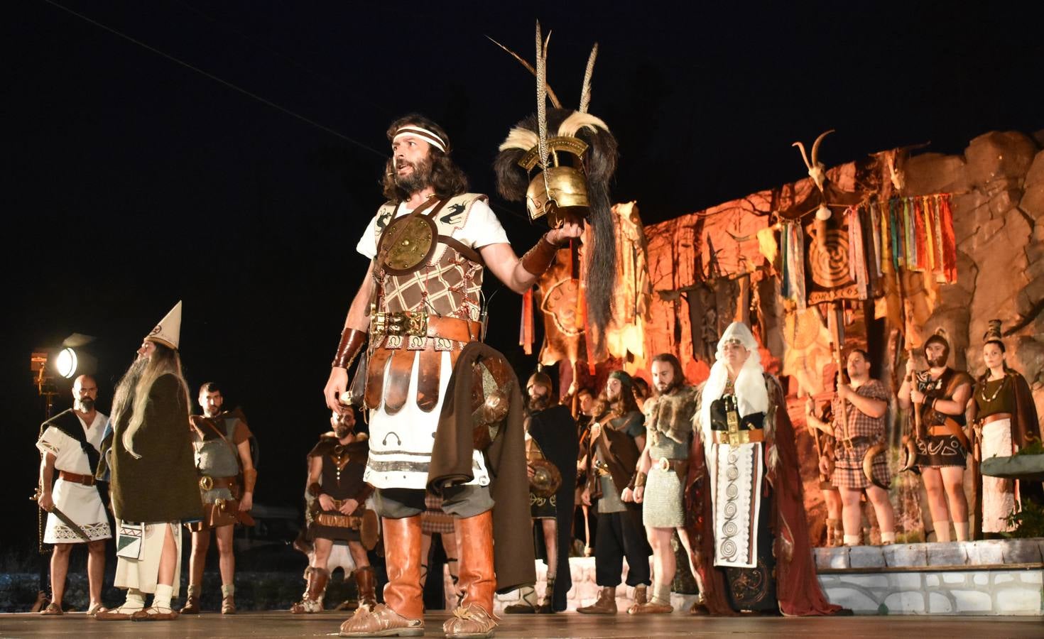 Los 13 jefes de clanes sellaron la declaración de guerra a Roma y, encomendándose a druidas y dioses, unificaron sus fuerzas bajo el mando de Corocotta