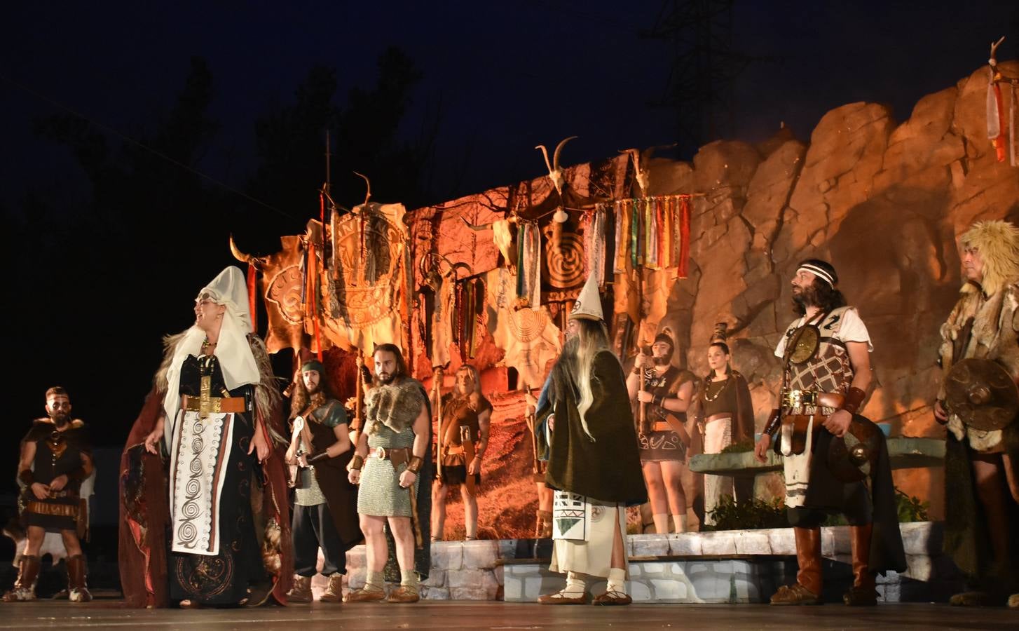 Los 13 jefes de clanes sellaron la declaración de guerra a Roma y, encomendándose a druidas y dioses, unificaron sus fuerzas bajo el mando de Corocotta