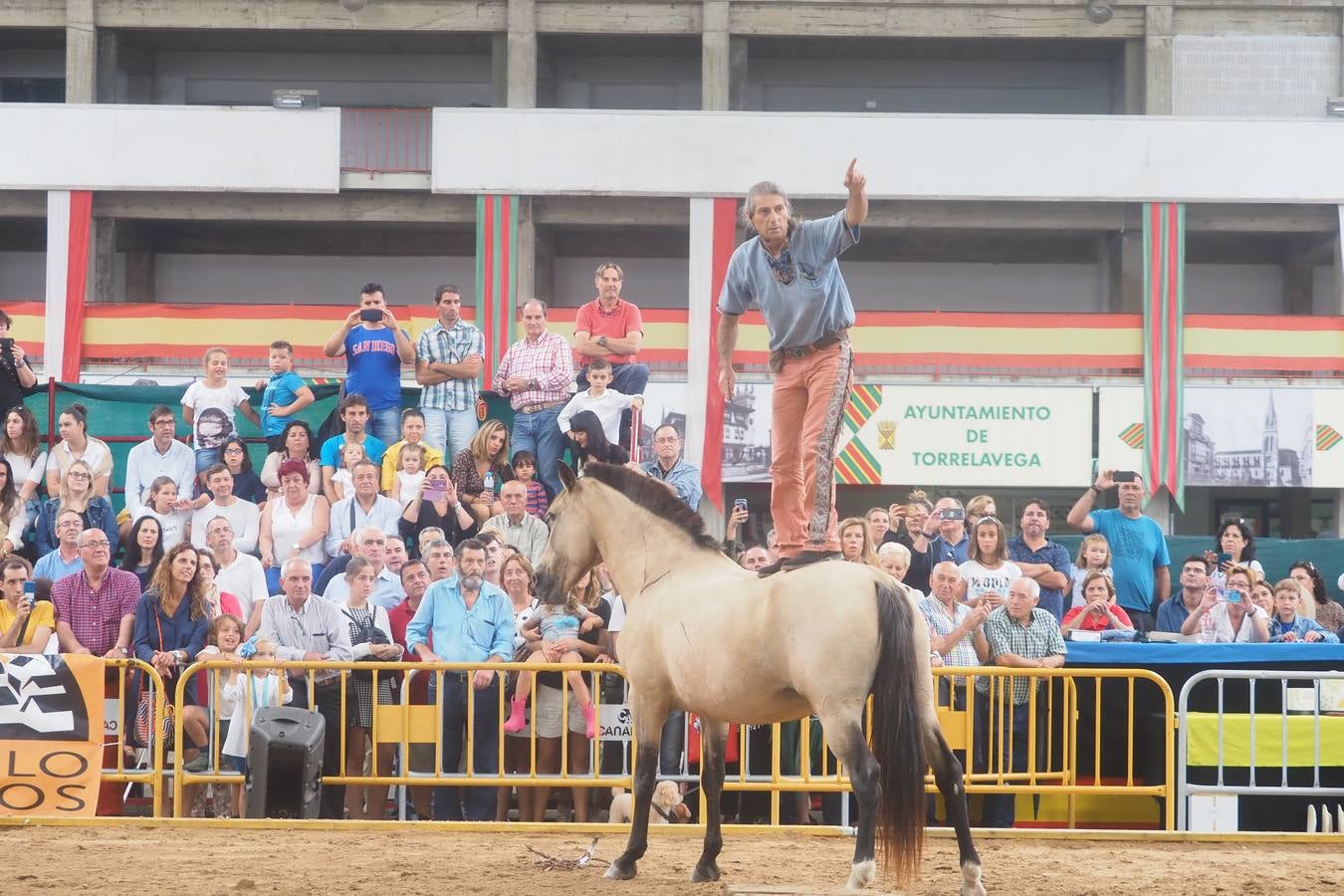 El público abarrotó las gradas para presenciar el concurso de pura raza española