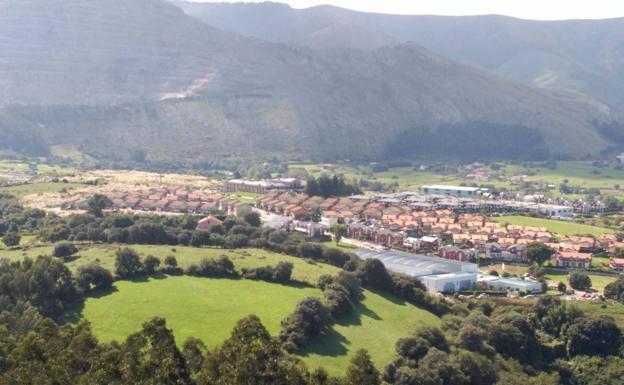 El depósito del Monte Cueto abastecerá a todas las viviendas de La Loma de Castro Urdiales. 