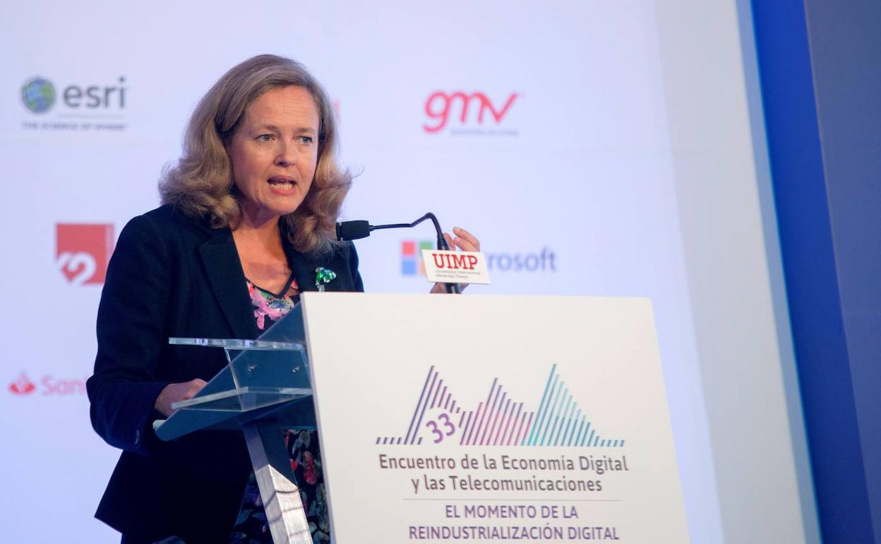 La ministra de Economía en funciones, Nadia Calviño, durante su intevención este lunes en unas jornadas, en Santander.