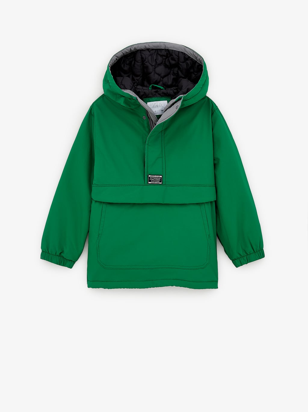 Cazadora verde de estilo canguro, de Zara Kids (rebajada a 15,99 euros).