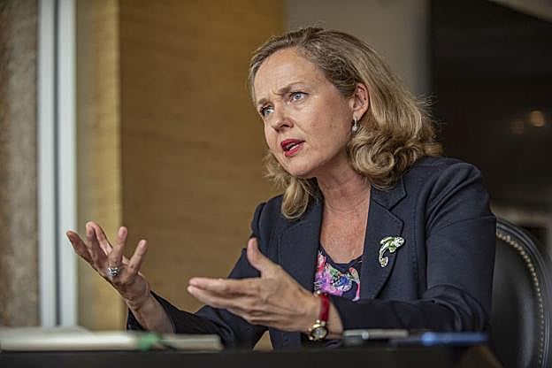 La ministra de Economía, durante un momento de la entrevista realizada en el Hotel Santemar de Santander. :