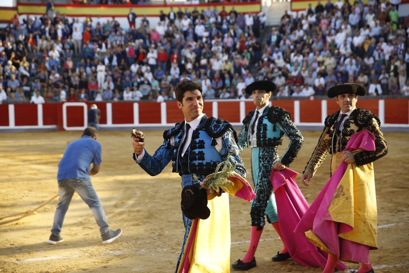 Fotos: Todos a hombros en una triunfalista tarde en Santoña