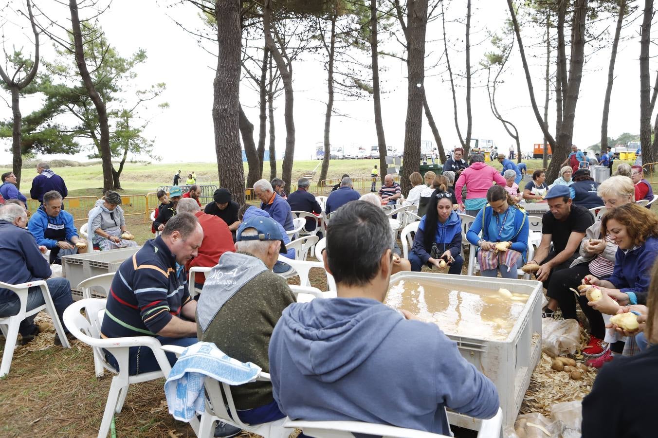 Fotos: Miles de barquereños disfrutan del sorropotún en la fiesta del Mozucu