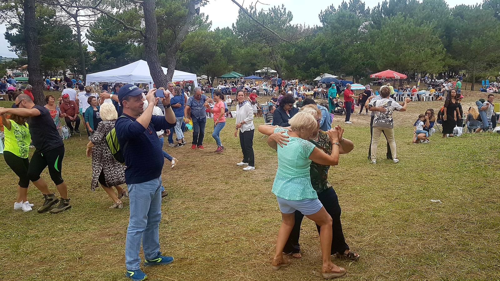 Fotos: Miles de barquereños disfrutan del sorropotún en la fiesta del Mozucu