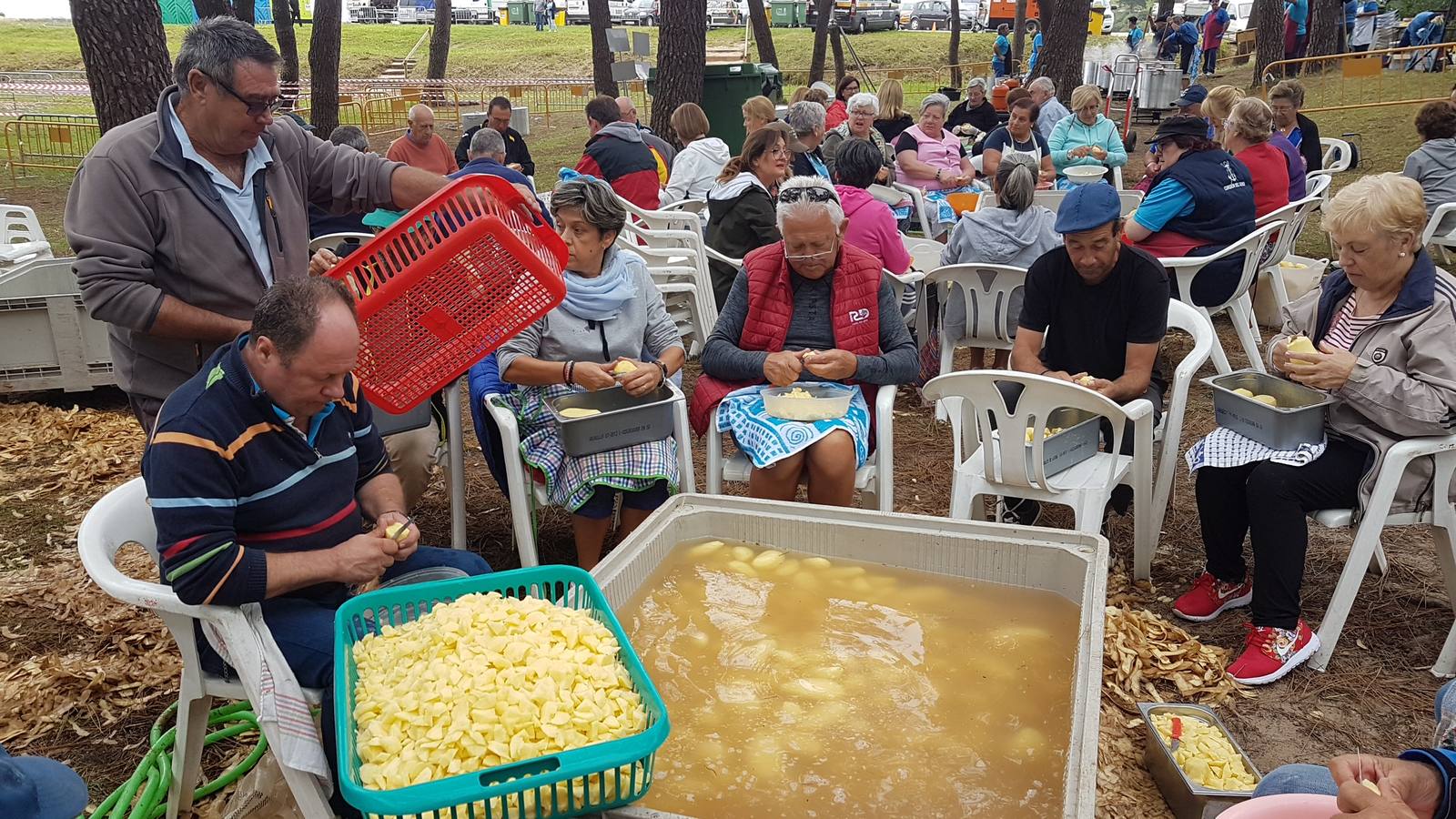 Fotos: Miles de barquereños disfrutan del sorropotún en la fiesta del Mozucu