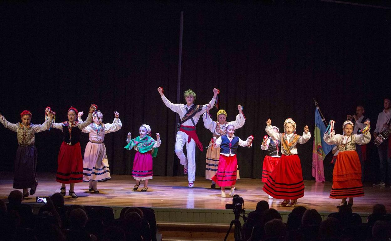 El Ayuntamiento de Camargo destina cerca de 13.000 euros en becas y ayudas para los cursos y talleres de La Vidriera