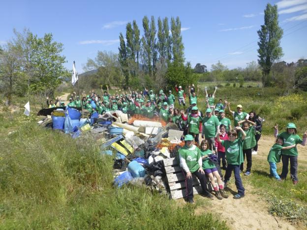 Los voluntarios de la asociación pejina se encargarán de la limpieza de la playa del el Regatón. 