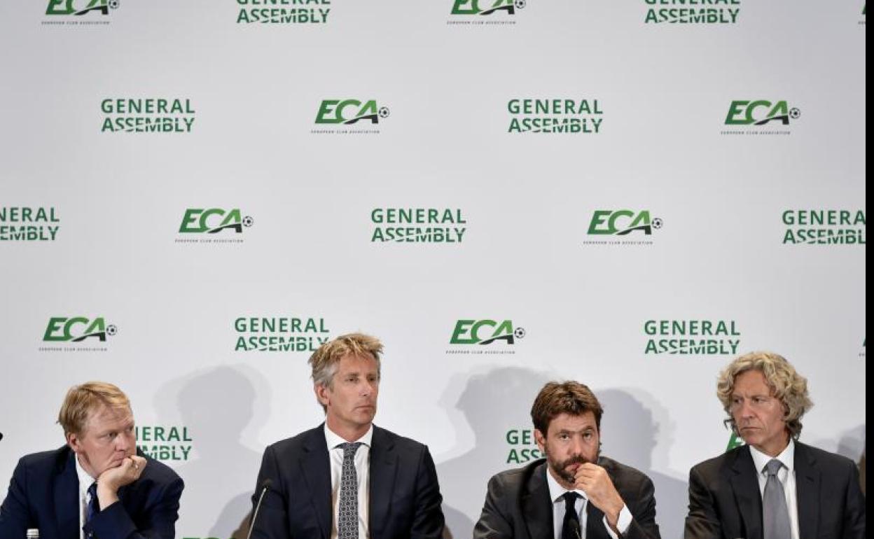 Andrea Agnelli (2d), durante la asamblea de la ECA. 