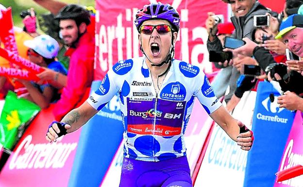 Madrazo celebra eufórico su victoria en la Vuelta a España.