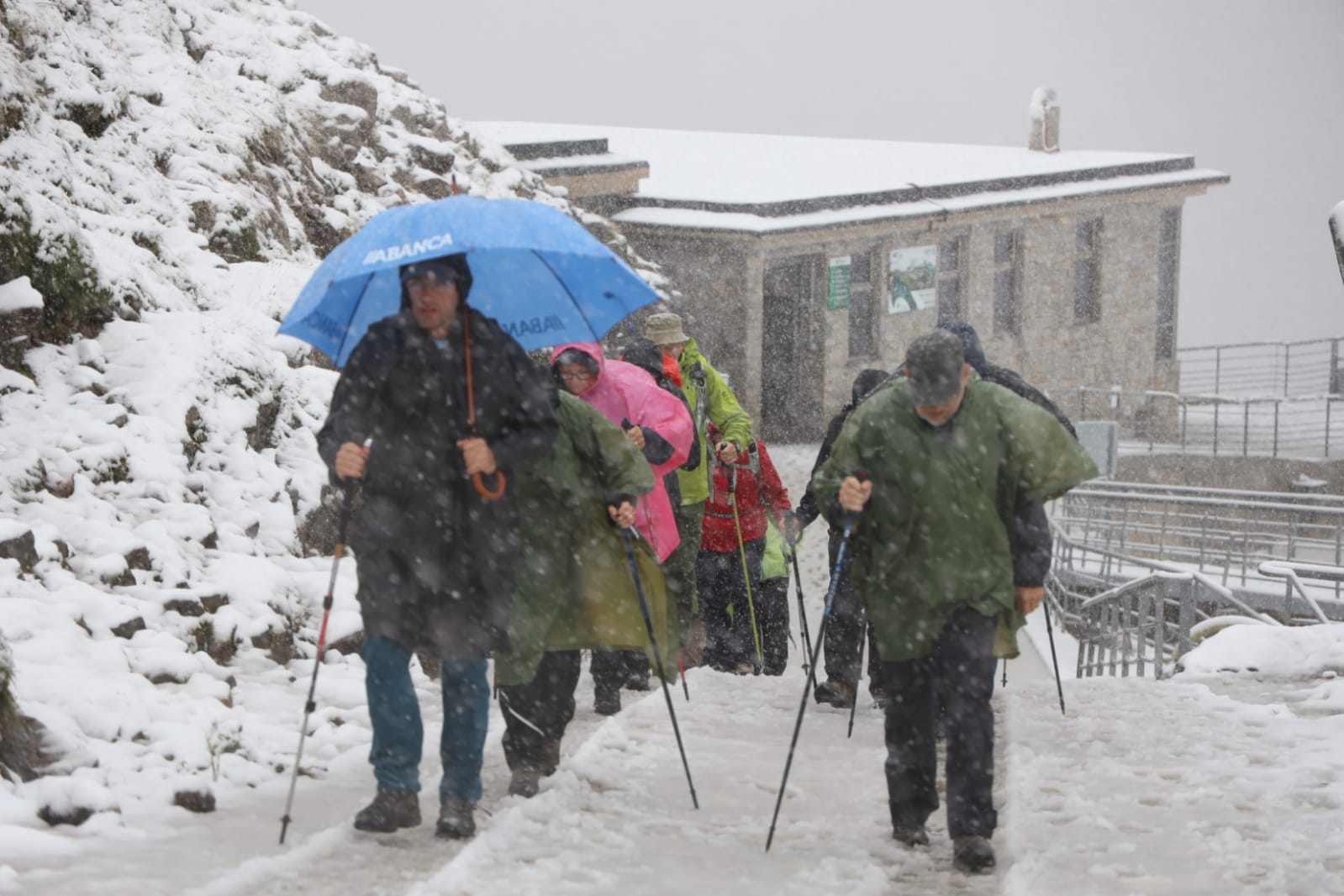 Fotos: El otoño irrumpe en Cantabria con precipitaciones tormentosas, fuertes vientos y nieve en los Picos