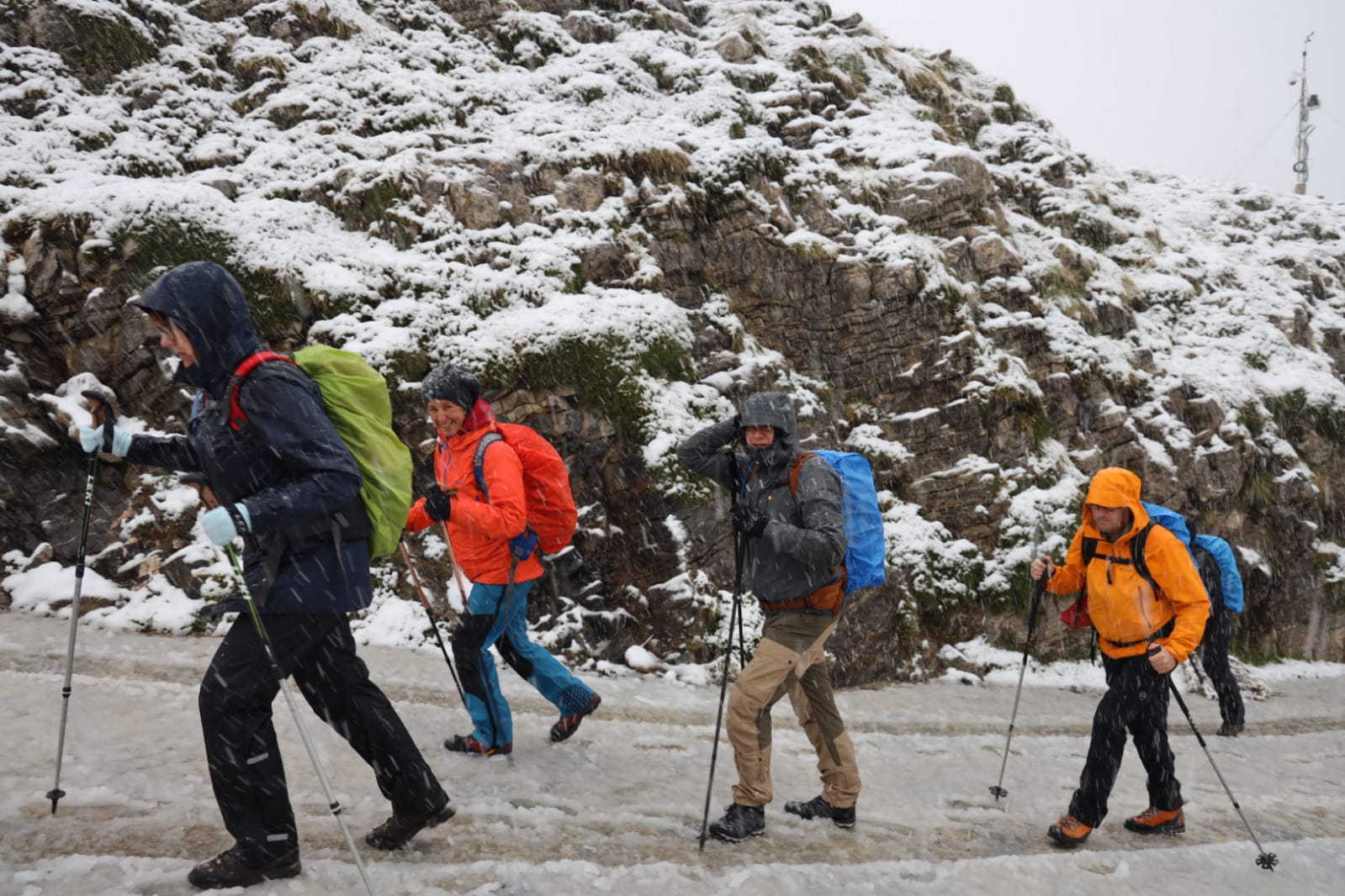 Fotos: El otoño irrumpe en Cantabria con precipitaciones tormentosas, fuertes vientos y nieve en los Picos